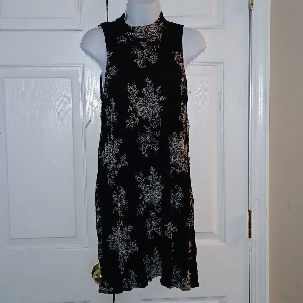 City Triangles black white embroidered sleeveless dress Sz L